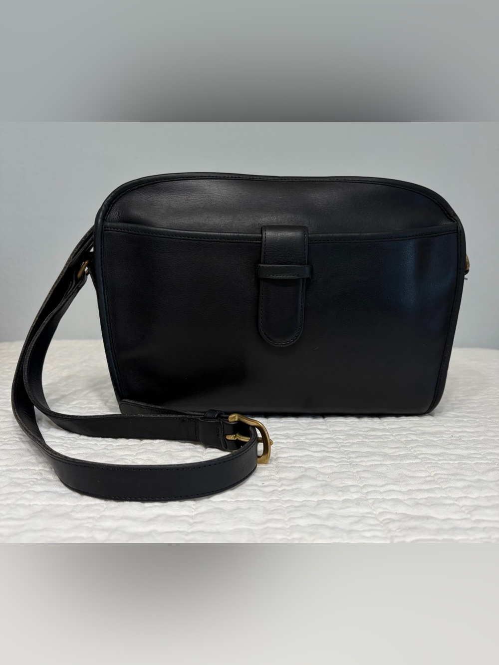 Vintage Coach Brighton Bag (#9895) Black Leather Crossbody Bag w/ Brass Hardware